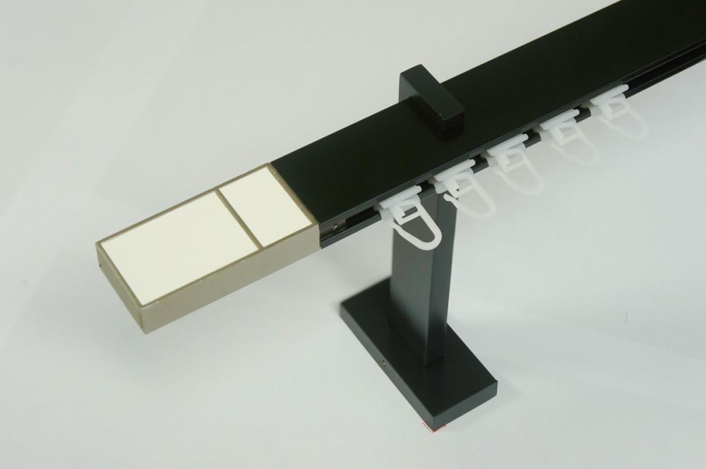 Garniža SQUARE LINE čierna 1dr. - kon. BOSS biela koža